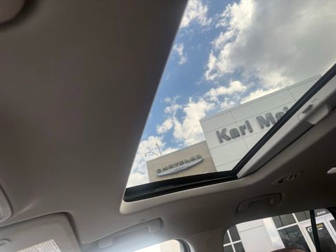 Used 2021 Chevrolet Traverse High Country image 9