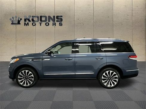 Used 2022 Lincoln Navigator Reserve image 4