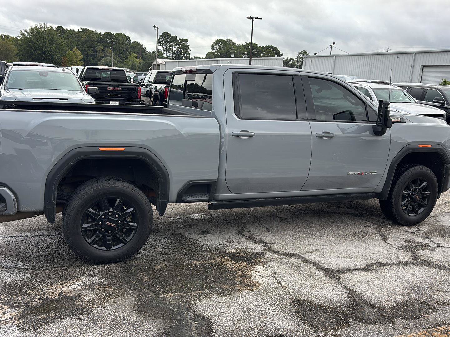 Used 2024 GMC Sierra 2500 AT4 w/ AT4 Premium Plus Package AWD/4WD image 8