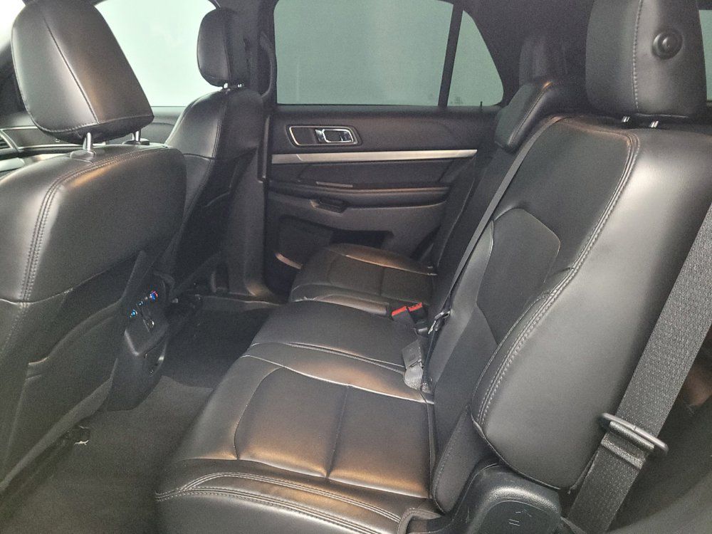 Used 2019 Ford Explorer XLT w/ Equipment Group 202A FWD image 18