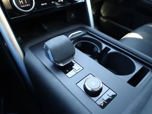 Used 2024 Land Rover Discovery Dynamic SE image 22