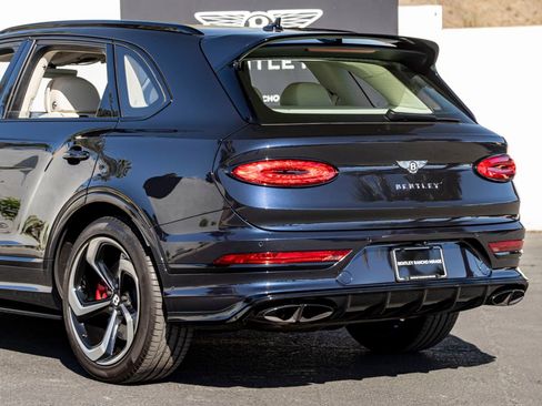 Used 2023 Bentley Bentayga AWD/4WD image 14