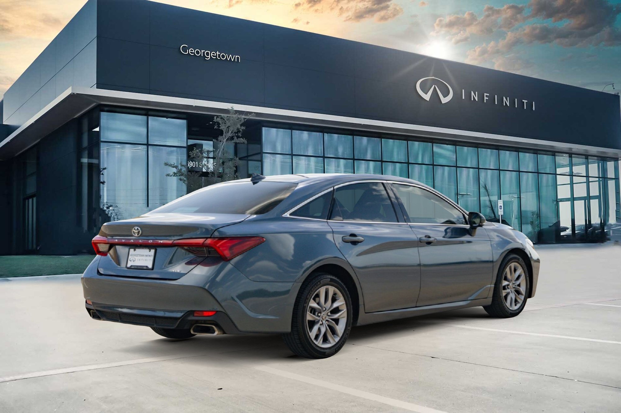 Used 2021 Toyota Avalon XLE FWD image 5