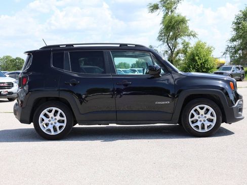 Used 2017 Jeep Renegade Latitude FWD image 7