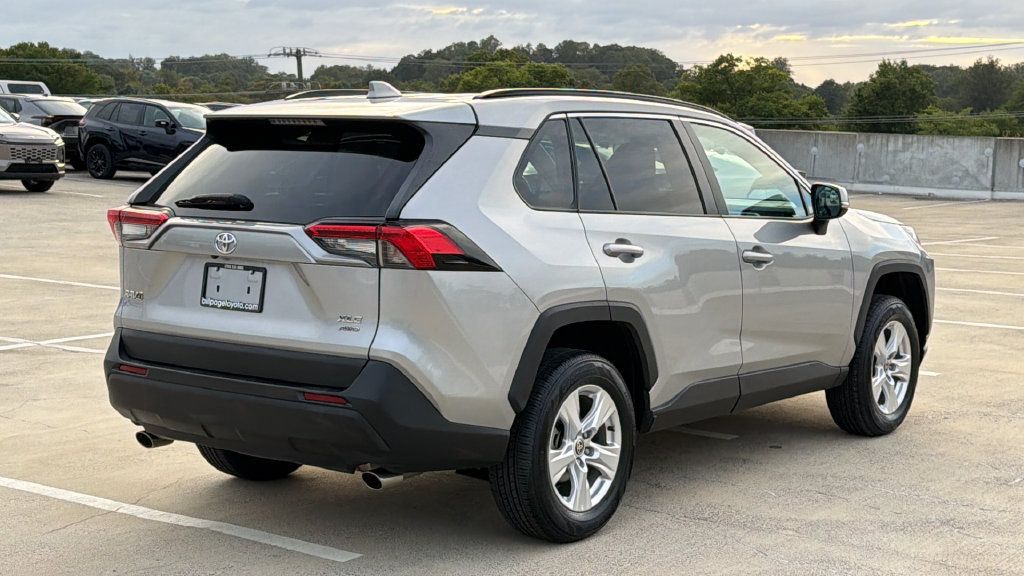 Used 2021 Toyota RAV4 XLE AWD/4WD image 4