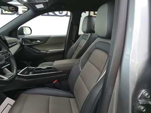 Used 2025 Chevrolet Equinox LT w/ Convenience Package II image 19