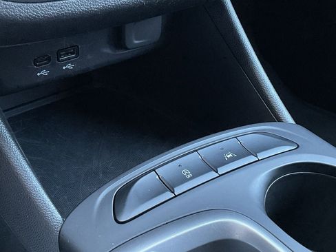 Used 2025 Buick Envista Preferred image 35