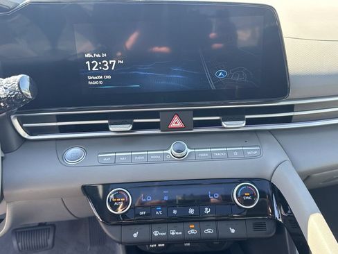 New 2025 Hyundai Elantra SEL FWD image 30