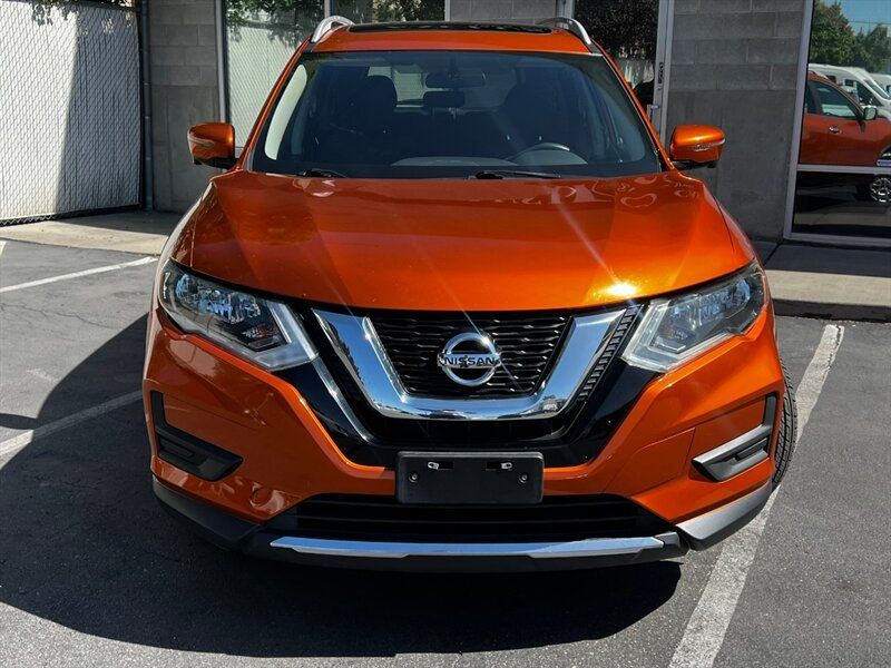 Used 2017 Nissan Rogue SV AWD/4WD image 2