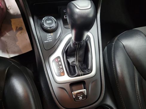 Used 2018 Jeep Cherokee Latitude Plus image 40