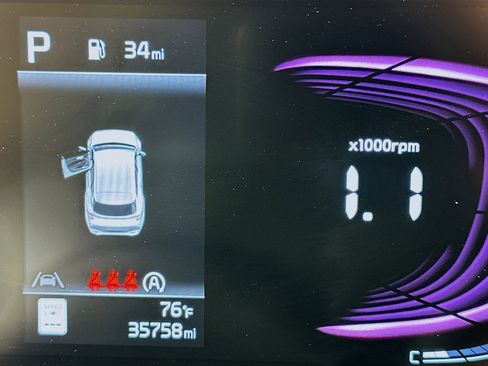 Used 2025 Kia Sportage LX image 18