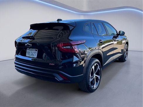 Used 2026 Chevrolet Trax RS w/ Sunroof Package FWD image 6