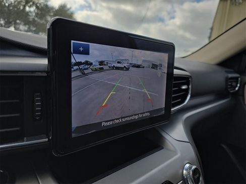 Used 2021 Ford Explorer XLT w/ Equipment Group 202A image 24