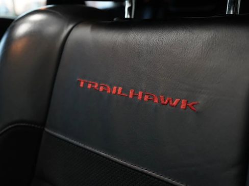 Used 2017 Jeep Grand Cherokee Trailhawk image 40