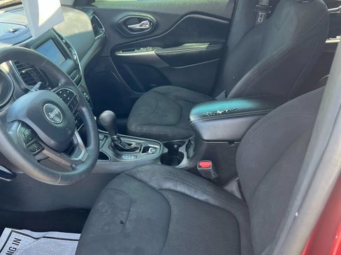Used 2019 Jeep Cherokee Latitude w/ Popular Appearance Group FWD image 5