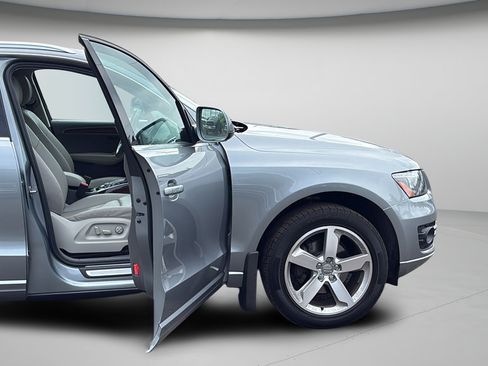 Used 2011 Audi Q5 2.0T Premium Plus AWD/4WD image 27