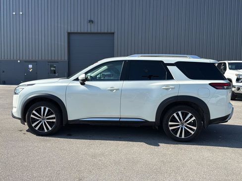 Used 2023 Nissan Pathfinder Platinum AWD/4WD image 6