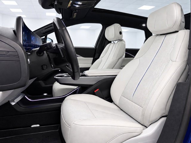 Used 2024 Cadillac Lyriq Luxury AWD/4WD image 14