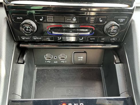 Used 2024 Jeep Grand Cherokee L Laredo AWD/4WD image 29