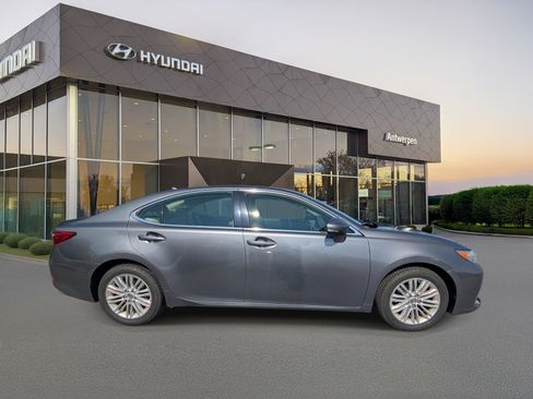 Used 2014 Lexus ES 350 w/ Luxury Package FWD image 2