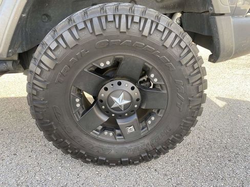 Used 2021 Jeep Wrangler Sport S image 9