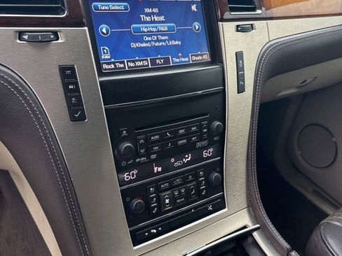 Used 2013 Cadillac Escalade Platinum AWD/4WD image 8