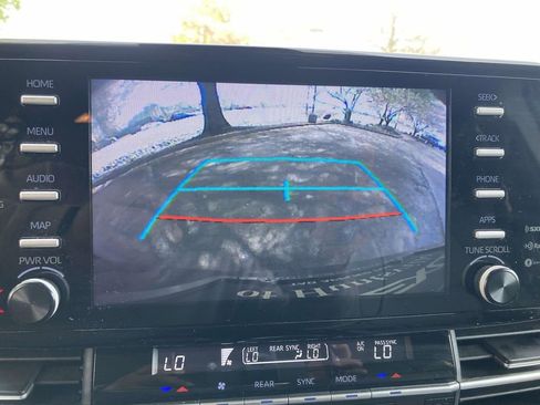 Used 2023 Toyota Sienna XLE FWD image 14