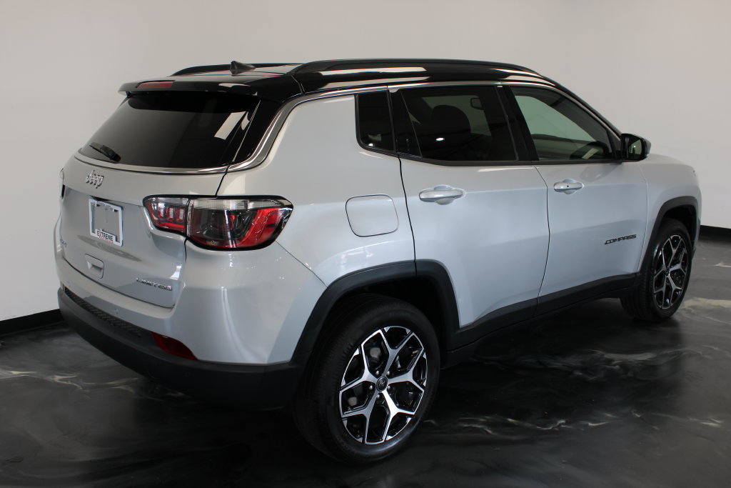 Used 2025 Jeep Compass Limited AWD/4WD image 21