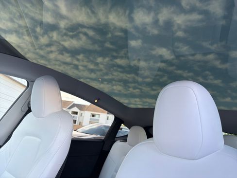 Used 2023 Tesla Model Y Long Range AWD/4WD image 33