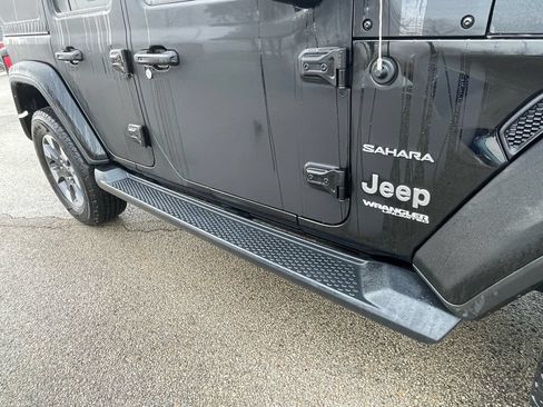 Used 2022 Jeep Wrangler Unlimited Sahara AWD/4WD image 10