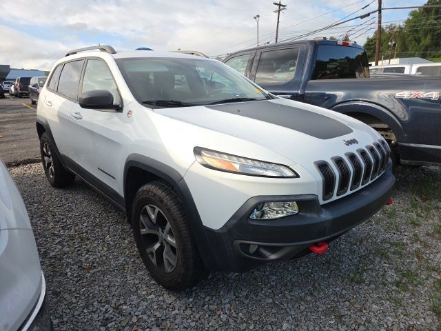 Used 2015 Jeep Cherokee Trailhawk AWD/4WD image 2