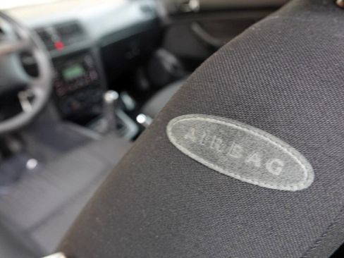 Used 2005 Volkswagen Golf GL image 47