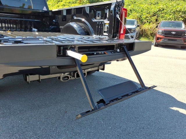 New 2027 Ford F350 Platinum w/ Platinum Plus Package AWD/4WD image 10