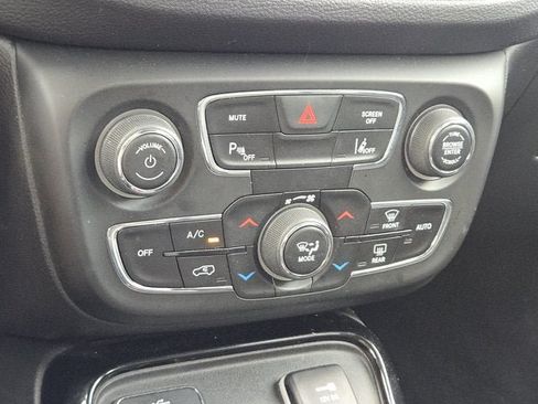 Used 2018 Jeep Compass Limited w/ Navigation Group FWD image 25
