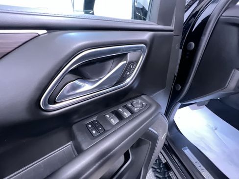 Used 2023 Chevrolet Tahoe Z71 w/ Luxury Package AWD/4WD image 12