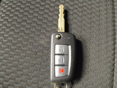 Used 2020 Nissan Rogue Sport S image 32