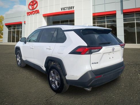 Used 2025 Toyota RAV4 XLE AWD/4WD image 5