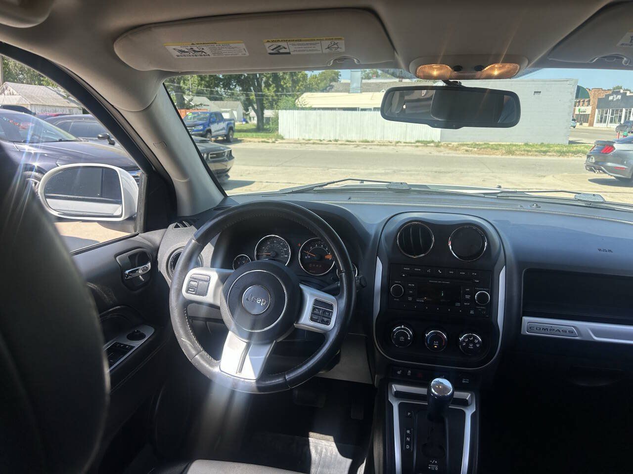 Used 2017 Jeep Compass Latitude FWD image 15
