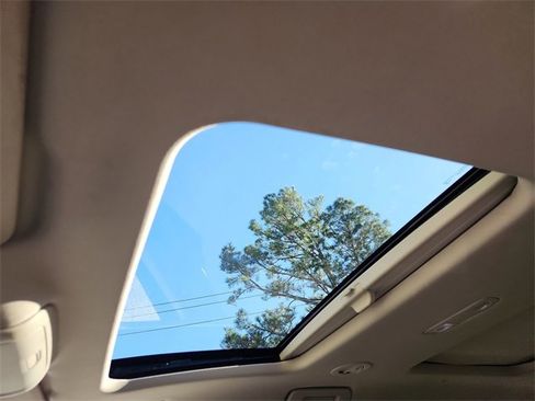 Used 2021 Buick Enclave Essence w/ Sound and Sites Package image 18