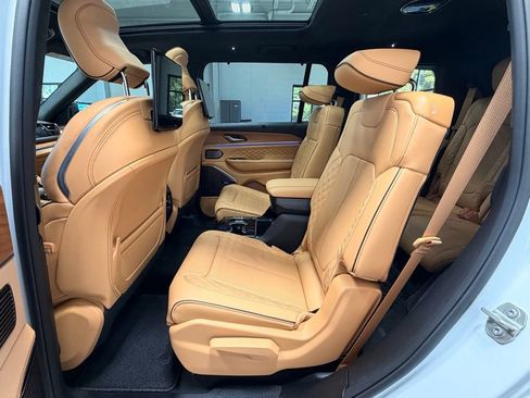 Used 2024 Jeep Grand Cherokee L Summit AWD/4WD image 21