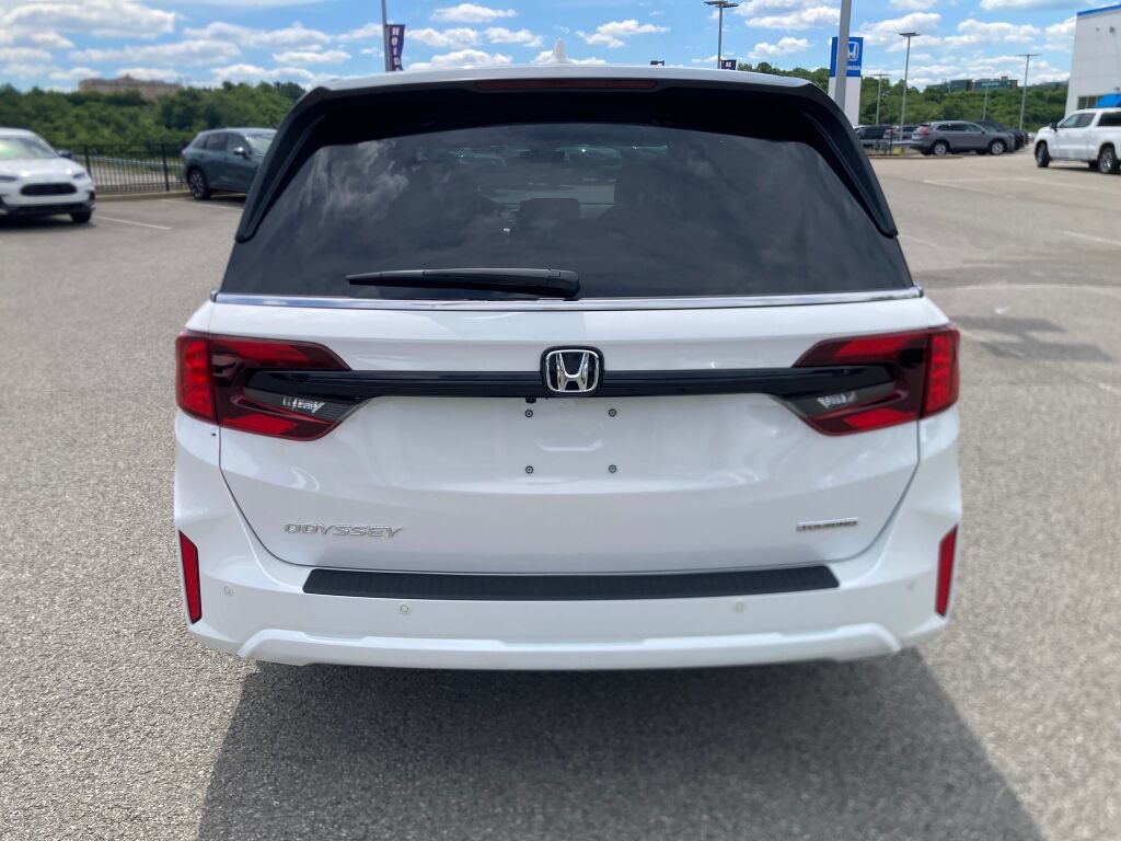 New 2026 Honda Odyssey Touring image 4