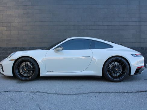 Used 2022 Porsche 911 Carrera S image 2