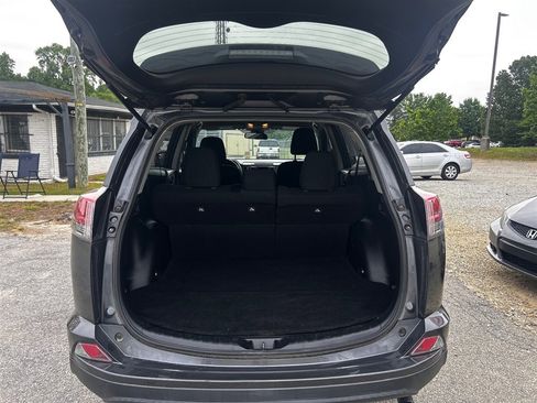 Used 2018 Toyota RAV4 LE FWD image 11