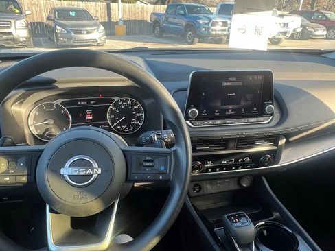 Used 2024 Nissan Rogue SV image 6