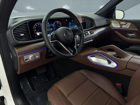 Used 2025 Mercedes-Benz GLE 450e 4MATIC w/ Winter Package image 4