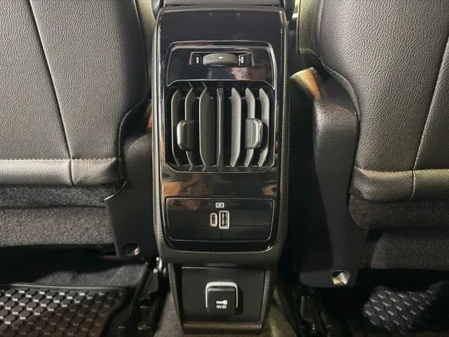Used 2025 Jeep Compass Trailhawk w/ Trailhawk Convenience Group AWD/4WD image 23