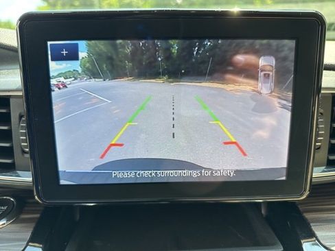 Used 2024 Ford Explorer Limited image 19