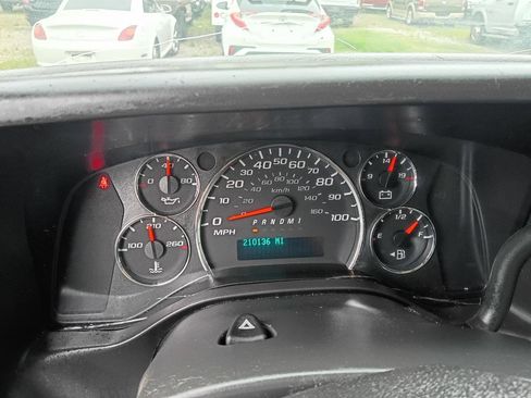Used 2017 Chevrolet Express 2500 RWD image 11