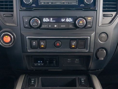 Used 2024 Nissan Titan SV w/ SV Convenience Package image 17