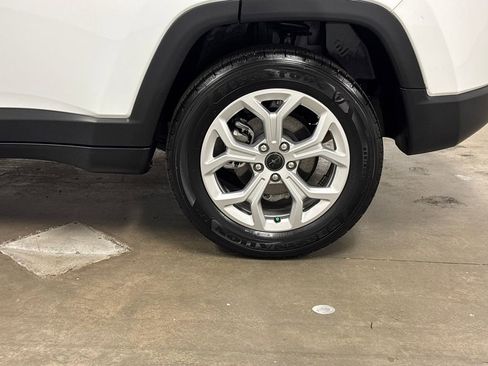 Used 2025 Jeep Compass Latitude image 14